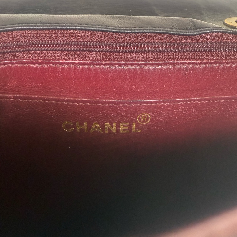 CHANEL Black Quilted Flap 24K Gold CC Logo Leather Shoulder Bag - Picture 11 of 12